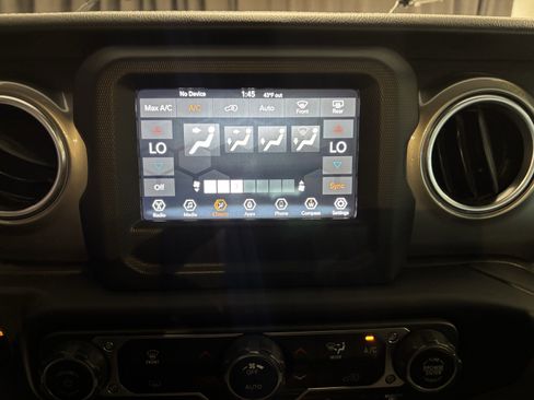 Used 2020 Jeep Wrangler Unlimited Sahara image 12