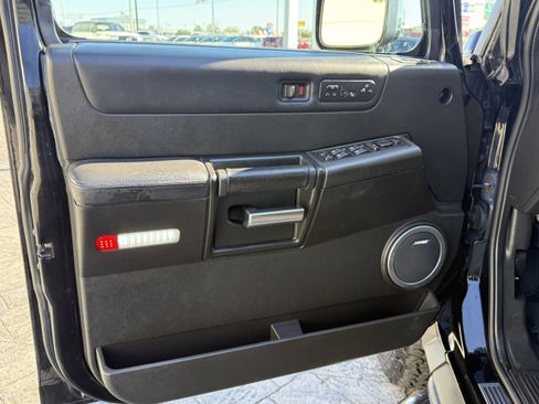 Used 2005 HUMMER H2 w/ Preferred Equipment Group image 10