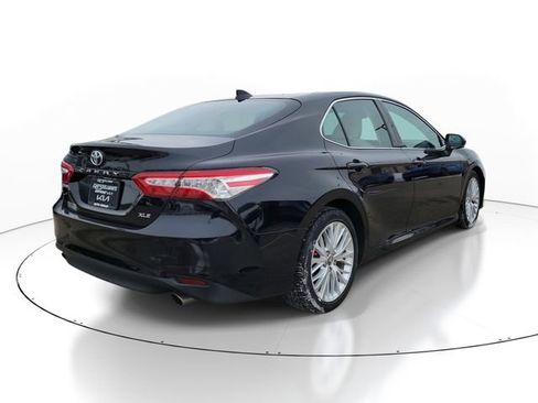 Used 2018 Toyota Camry XLE image 6