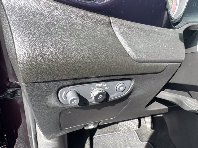 Used 2020 Buick Encore GX Preferred w/ Cold Weather Comfort Package FWD image 20