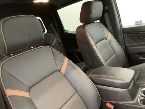 Used 2024 GMC Canyon AT4 image 27