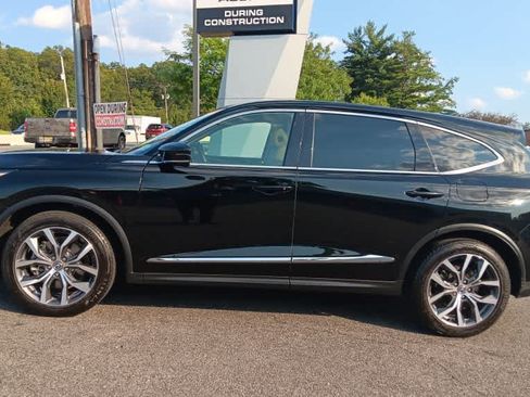 Used 2023 Acura MDX SH-AWD w/ Technology Package image 2