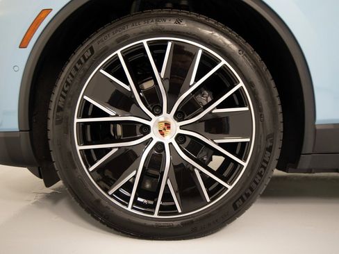 New 2025 Porsche Macan 4 Electric image 11