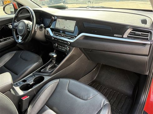 Used 2022 Kia Niro Touring Special Edition image 28