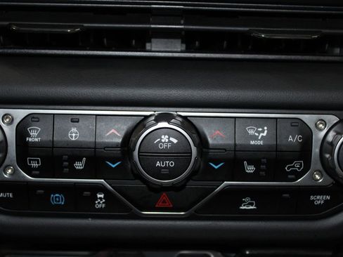 Used 2025 Jeep Wrangler Unlimited Sahara image 32