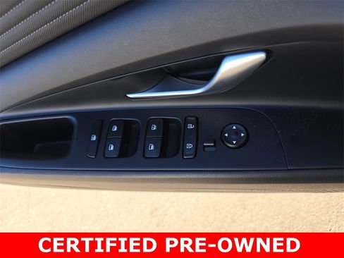 Certified 2023 Hyundai Elantra Limited w/ Preferred Accessory Package image 28