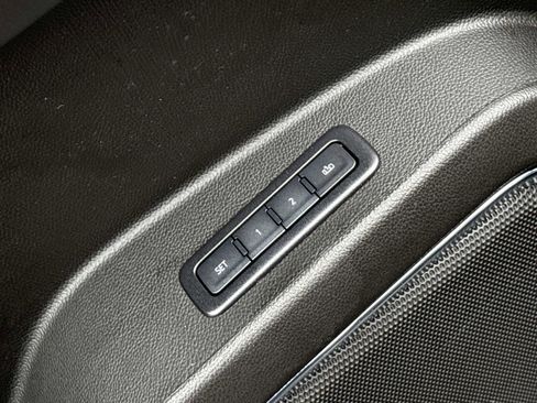 Used 2019 GMC Yukon XL SLT w/ Premium Edition image 14