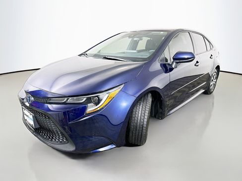 Used 2022 Toyota Corolla LE image 3