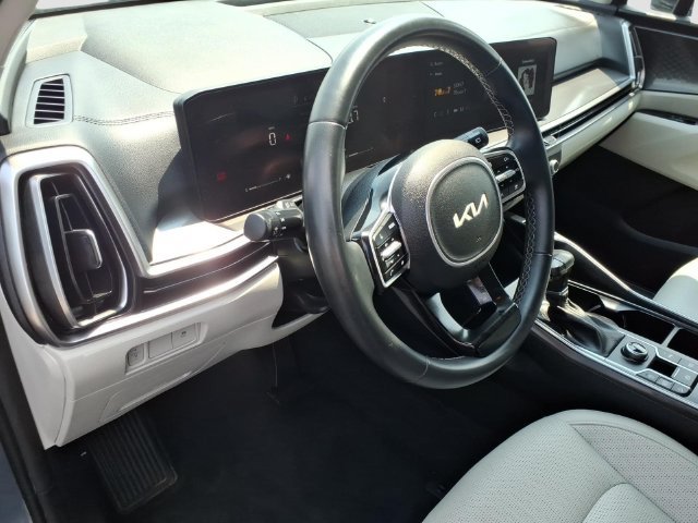 Used 2025 Kia Sorento S FWD image 6