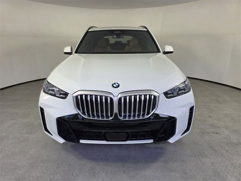 Used 2025 BMW X5 xDrive40i w/ M Sport Package image 2