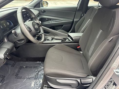 Used 2025 Hyundai Elantra Sport image 9