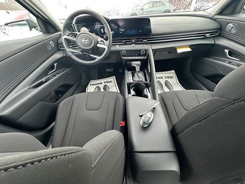 New 2025 Hyundai Elantra SEL image 10