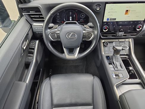 Used 2024 Lexus GX 550 w/ Accessory Package (2T) AWD/4WD image 11