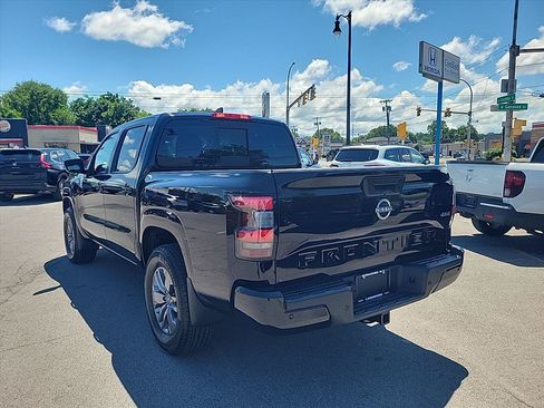 Used 2025 Nissan Frontier SV w/ SV Convenience Package AWD/4WD image 3