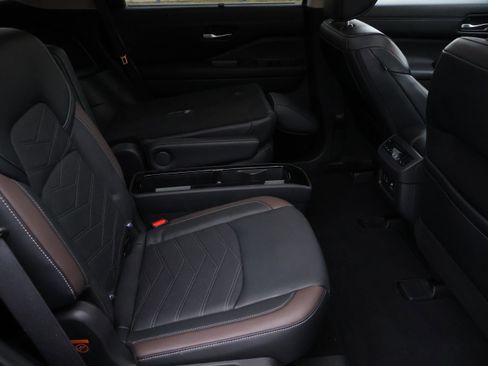 Used 2023 Nissan Pathfinder Platinum image 13