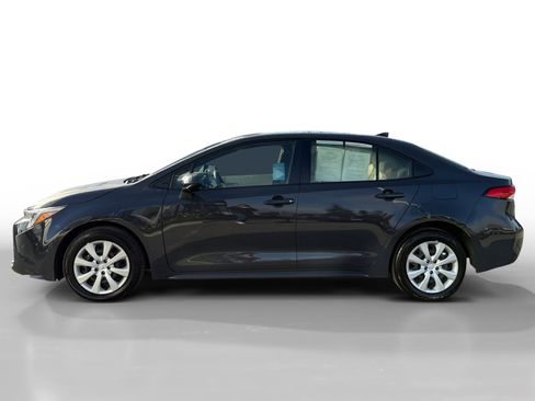 Used 2025 Toyota Corolla LE image 2