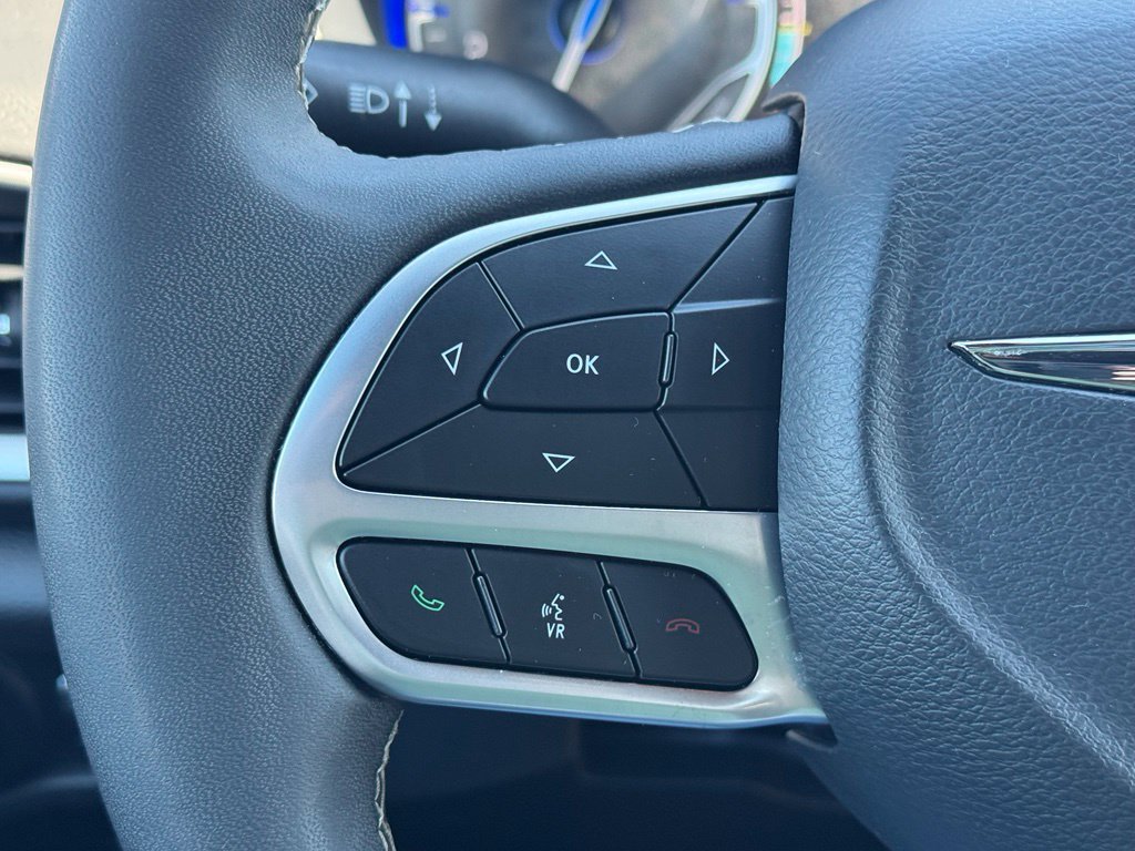 Used 2025 Chrysler Pacifica Select FWD image 26