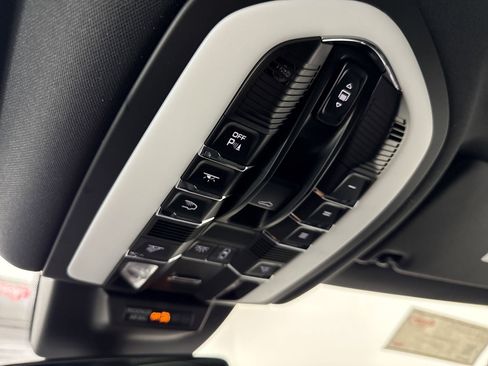 New 2025 Porsche Macan image 32