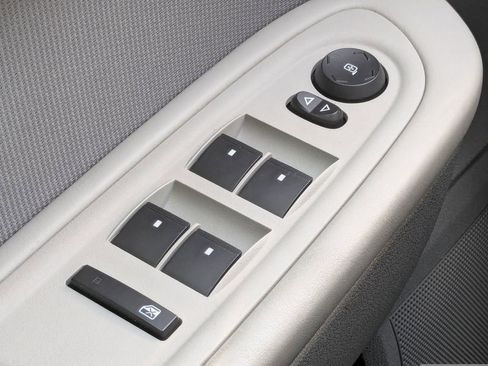 Used 2012 Chevrolet Traverse LS image 29