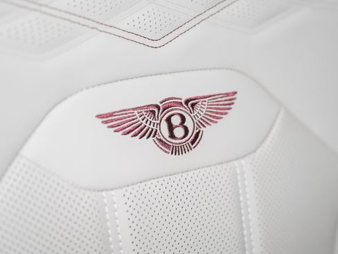 Used 2025 Bentley Bentayga image 55