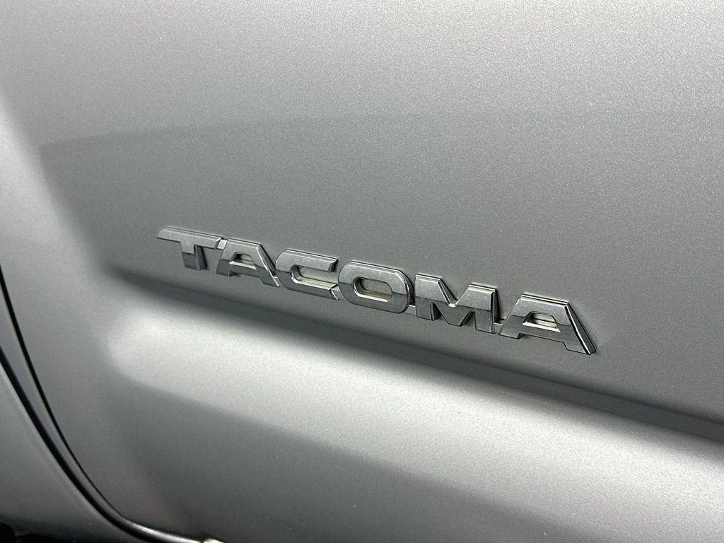 Used 2015 Toyota Tacoma 4x4 Access Cab V6 w/ TRD Sport Package image 28