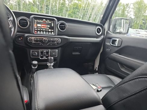 Used 2022 Jeep Wrangler Unlimited Sahara w/ Cold Weather Group AWD/4WD image 12