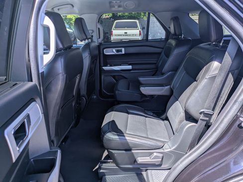 Used 2022 Ford Explorer Limited w/ Equipment Group 301A AWD/4WD image 31