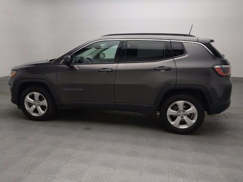 Used 2017 Jeep Compass Latitude w/ Popular Equipment Group FWD image 3