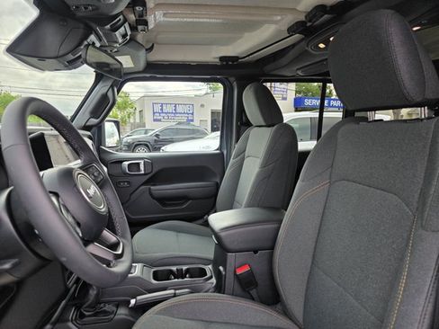 Used 2026 Jeep Wrangler Unlimited Sport AWD/4WD image 4