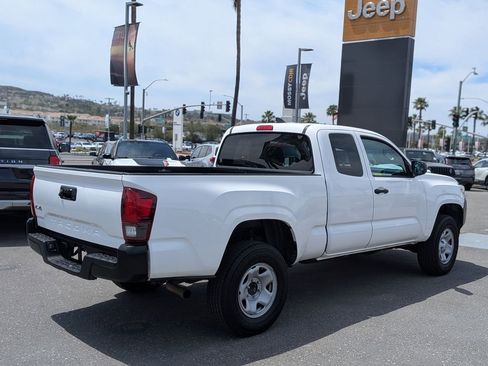 Used 2019 Toyota Tacoma SR image 8