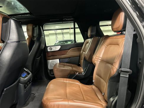 Used 2022 Lincoln Navigator Reserve image 22