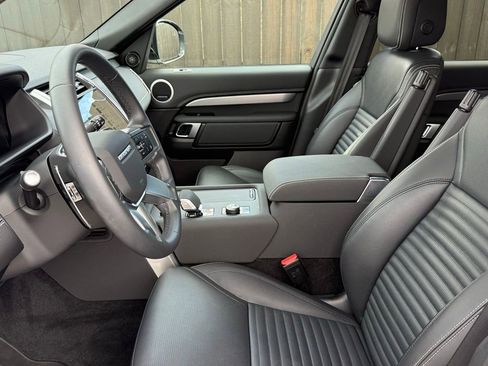 Certified 2025 Land Rover Discovery Dynamic SE AWD/4WD image 11