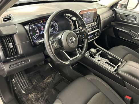Used 2025 Nissan Pathfinder SV FWD image 12