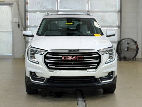 Used 2022 GMC Terrain SLT w/ Infotainment Package II AWD/4WD image 2