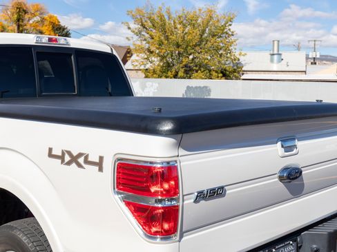 Used 2014 Ford F150 Lariat w/ Lariat Chrome Package image 35