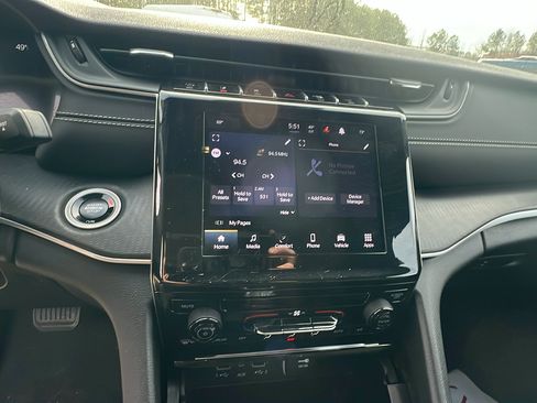 Used 2024 Jeep Grand Cherokee Laredo X image 32