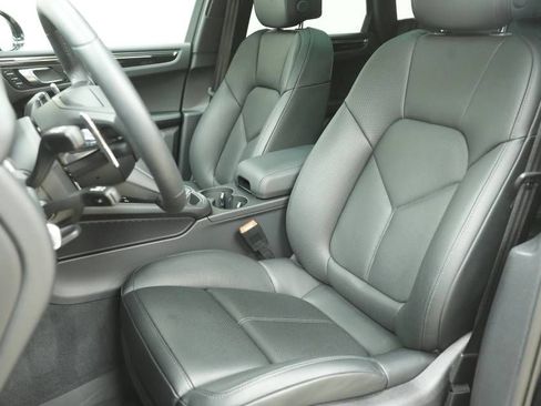 Certified 2026 Porsche Macan AWD/4WD image 5