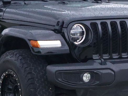 Used 2021 Jeep Wrangler Unlimited Sahara w/ Dual Top Group AWD/4WD image 7
