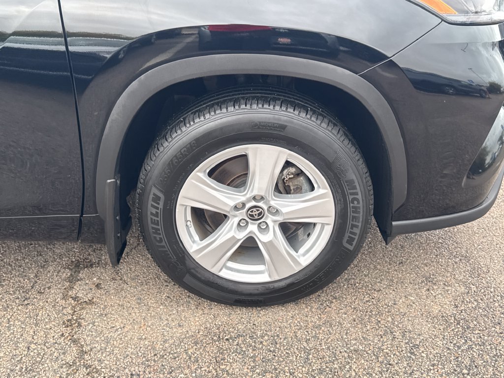 Used 2023 Toyota Highlander LE FWD image 46