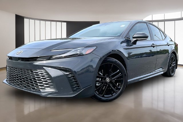 Used 2025 Toyota Camry SE w/ Convenience Package FWD image 1