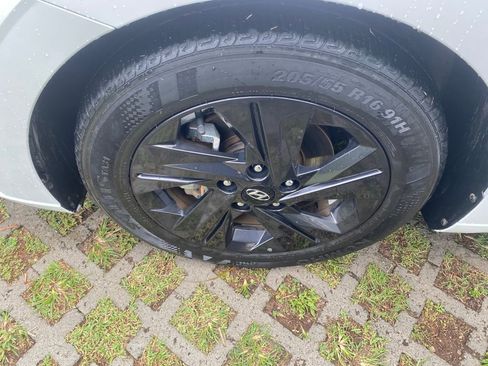 Certified 2021 Hyundai Elantra SEL image 9