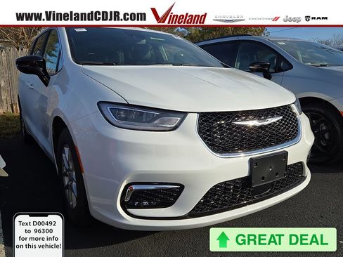 New 2026 Chrysler Pacifica Select image 1