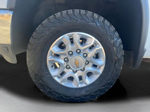 Used 2024 Chevrolet Silverado 2500 LT image 5