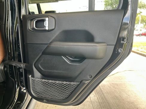 Used 2021 Jeep Wrangler Unlimited Rubicon AWD/4WD image 36