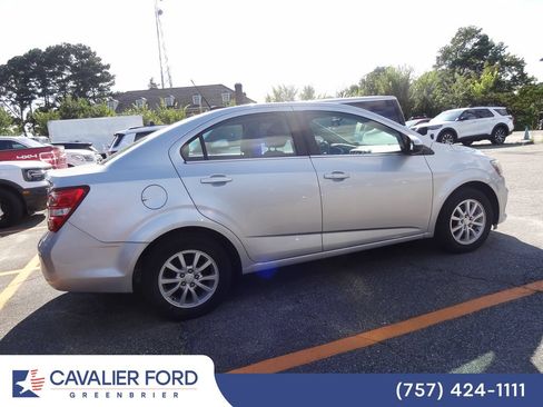 Used 2018 Chevrolet Sonic LT w/ Convenience Package FWD image 4