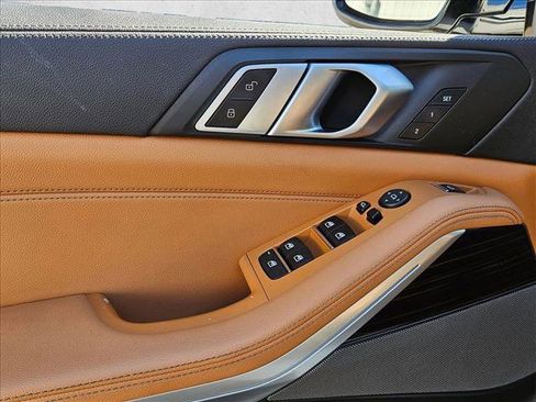 Used 2021 BMW X5 sDrive40i w/ M Sport Package image 11