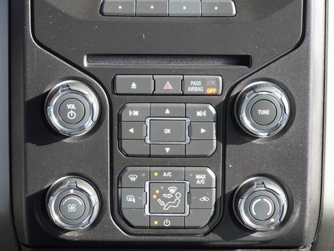 Used 2013 Ford F150 XLT w/ Mid Equipment Group image 32