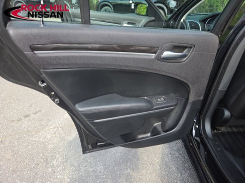 Used 2015 Chrysler 300 Limited RWD image 25