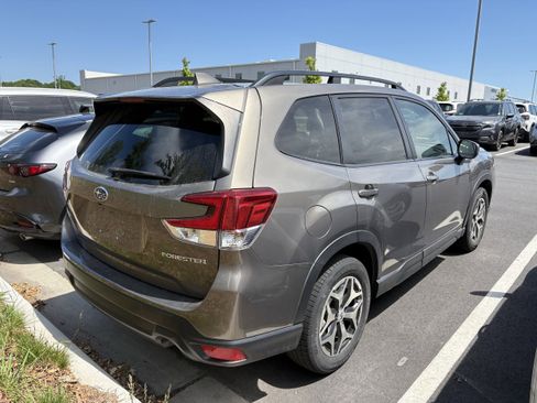 Used 2021 Subaru Forester Premium AWD/4WD image 6