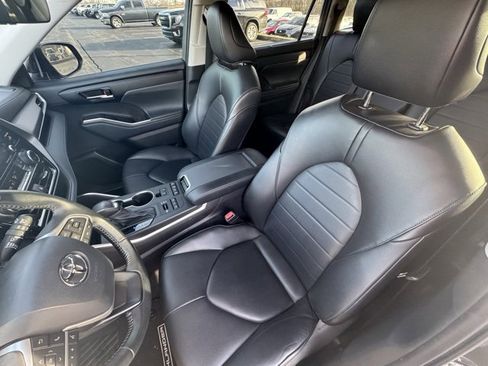 Used 2022 Toyota Highlander XLE image 13